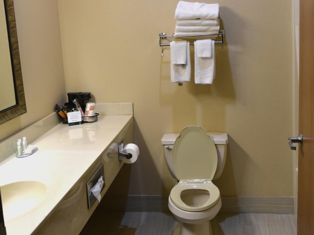 Quality Inn & Suites Brooks Louisville South Экстерьер фото