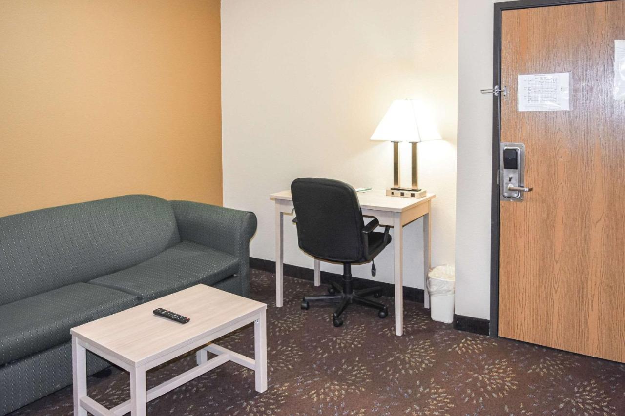 Quality Inn & Suites Brooks Louisville South Экстерьер фото