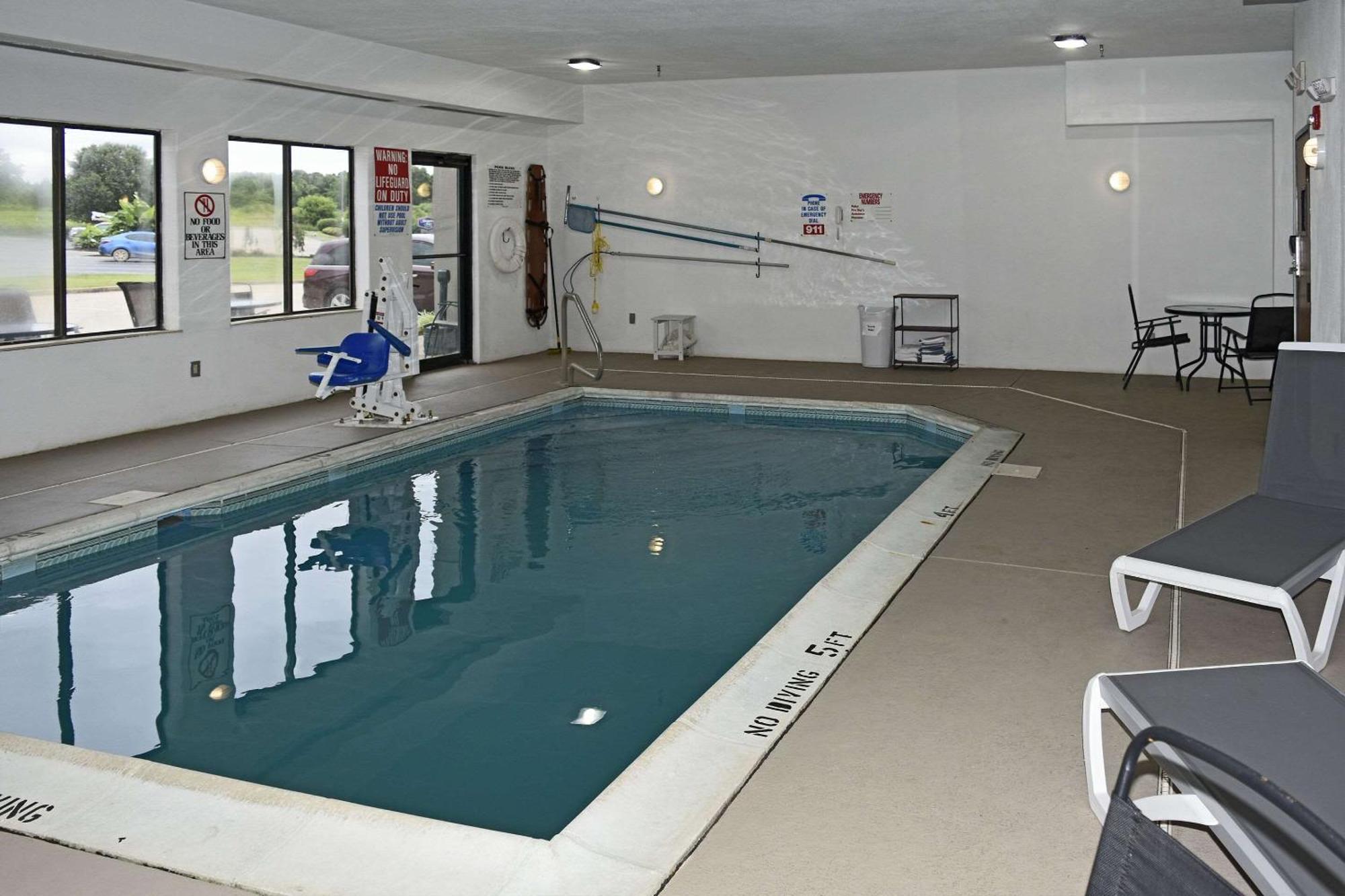 Quality Inn & Suites Brooks Louisville South Экстерьер фото