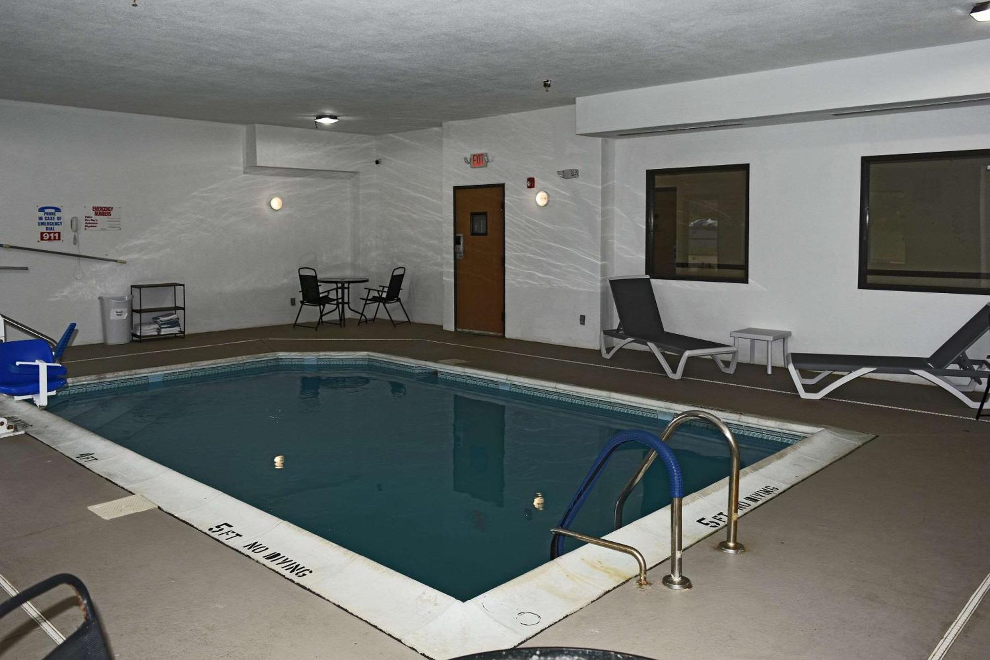 Quality Inn & Suites Brooks Louisville South Экстерьер фото