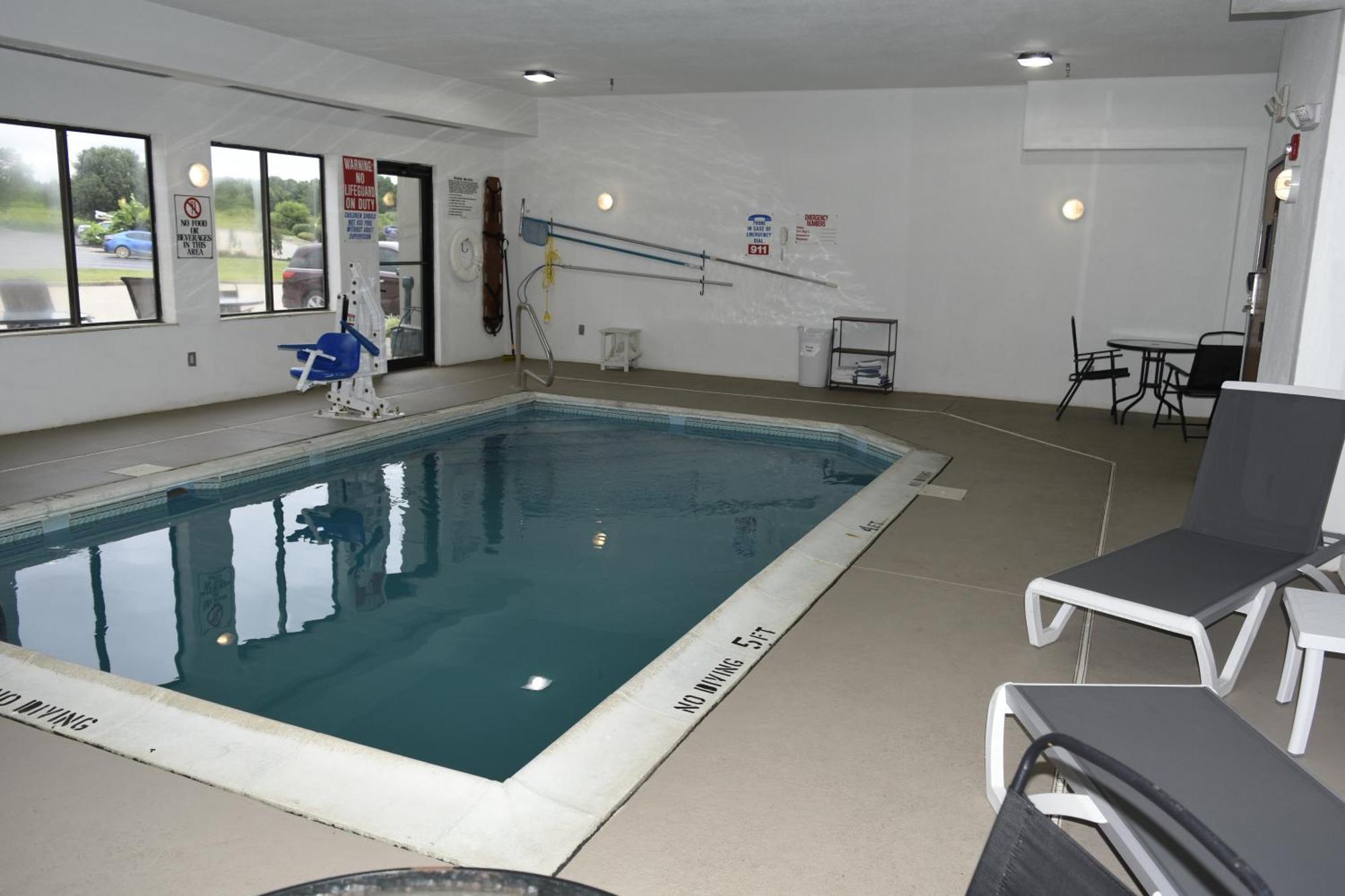 Quality Inn & Suites Brooks Louisville South Экстерьер фото